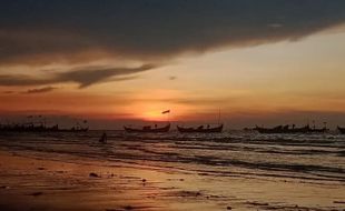 Ini Dia 3 Spot Incaran Pencinta Pesona Langit Senja di Pantai Rembang