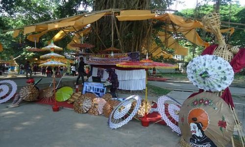 3 Kerajinan Tangan Khas Banyumas, dari Piring Lidi hingga Payung Kertas