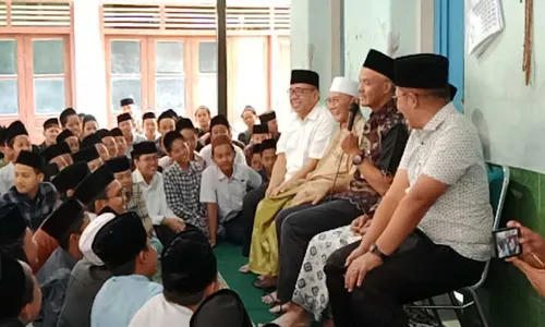 Bertemu KH Abdul Rozaq Shofawi, Ganjar Peroleh Petuah Penting