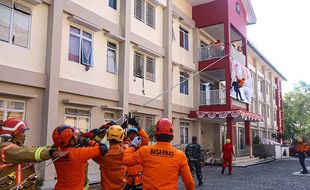 Latihan Gabungan Penanganan Bencana Alam di Rusunawa Putri Cempo Blok E Solo