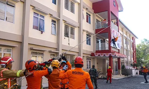 Latihan Gabungan Penanganan Bencana Alam di Rusunawa Putri Cempo Blok E Solo