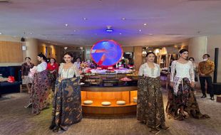 Rayakan HUT RI, Fashion & Luncheon by Robin Karebet Usung Batik Walang Kekek