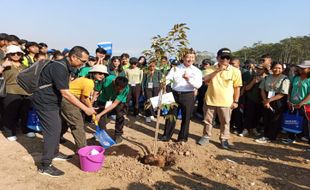 UKSW Salatiga dan Djarum Foundation Ajak Mahasiswa Baru Peduli Lingkungan