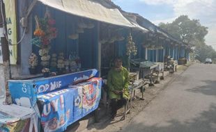 Sepi Pengunjung, Puluhan Pedagang di Grojogan Sewu Tawangmangu Gulung Tikar