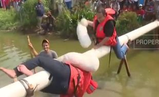 Anies Baswedan Kalah Lomba Gebuk Bantal, Menangi Lomba Tarik Tambang