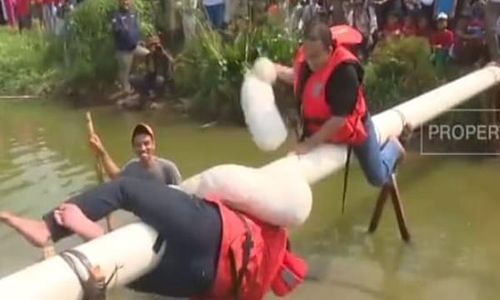 Anies Baswedan Kalah Lomba Gebuk Bantal, Menangi Lomba Tarik Tambang