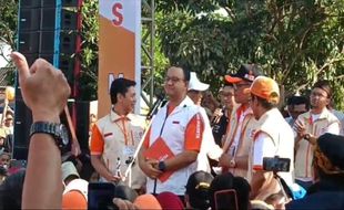 Ikuti Jalan Sehat di Salatiga, Anies Baswedan Kritik Persoalan Distribusi Pupuk