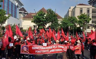 Demo di Depan Kantor Gubernur Jateng, Buruh Ingin Bertemu Ganjar Pranowo