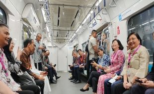 Jokowi Ajak Dubes Asing Naik MRT dari Stasiun Bundaran HI ke Stasiun ASEAN