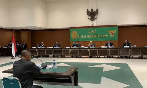 Ngaku Terima Suap Rp300 J karena Tertekan, Hakim Dede Suryaman Tetap Dipecat