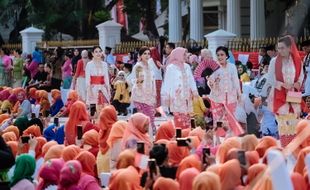 Perjalanan Kebaya, Busana Tanpa Kasta Perekat Bangsa