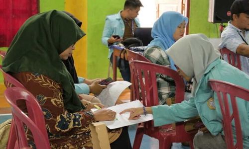 Bantu UMKM di Karanganyar, Tim 63 KKN UNS Gelar Pelatihan Pemasaran Digital