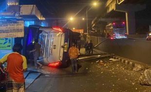 Bus Sumber Selamat Terguling di Janti, 6 Penumpang Alami Luka Ringan