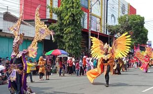 Meriahnya Pawai Budaya Kecamatan Wonogiri, Terbanyak dari SMAN 2 Bawa 800 Orang