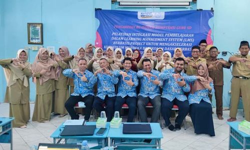 Dukung KBM Berbasis Teknologi, Tim Dosen FKIP UNS Latih Guru SD di Soloraya