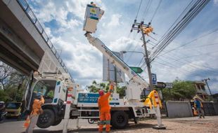 Banyak Kabel dan Tiang di Tepi Jalan, Yuk Kenali Mana Milik PLN