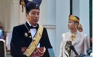 Keraton Solo Ungkap Makna Ageman Songkok Singkepan Ageng Presiden Jokowi