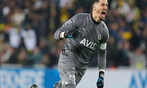 Profil Altay Bayindir, Calon Kiper Baru Manchester United yang Ditebus Murah