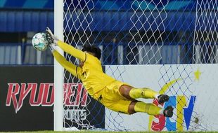 Banjir Kiper Asing Liga 1 Menjepit Potensi Lokal