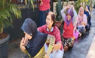 Meriah dan Gayeng, Lomba 17-an Warga Sogaten Solo Diikuti Anak hingga Nenek