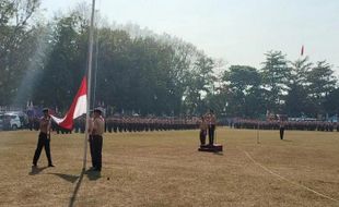 Saat Napi Jadi Petugas Pengibar Bendera Hari Pramuka di Batang