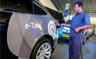 Mau Tesla Eks Taksi, Blue Bird Bakal Lelangan Mobil Listrik