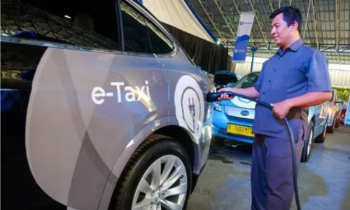 Mau Tesla Eks Taksi, Blue Bird Bakal Lelangan Mobil Listrik