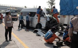 2 Orang Meninggal dalam Kecelakaan di Tol Pandaan, Sopir Travel Jadi Tersangka