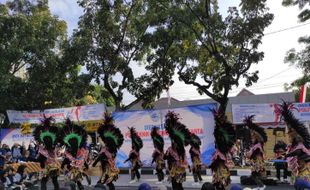 Tari Topeng Ireng Semarakkan Dies Natalis ke-21 Indonusa Solo