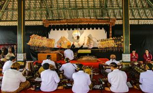 Keren! Gelaran Wayang Kulit Garudeya ISI Solo Berhasil Curi Perhatian Wisatawan