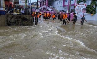 Diguyur Hujan Deras, Sejumlah Ruas Jalan di Pekanbaru Terendam Banjir