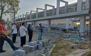 Progres Pengerjaan 74%, Bupati Etik Evaluasi Proyek Gedung Parkir Sukoharjo