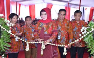 Bupati Etik Suryani Resmikan Kantor Bank Jateng Capem Nguter Sukoharjo