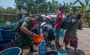 BPBD Distribusikan Air Bersih ke Warga Terdampak Kekeringan di Kemusu Boyolali