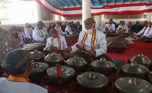 Dua Gamelan Pusaka Keraton Solo Ditabuh Tandai Dimulainya Tradisi Sekaten