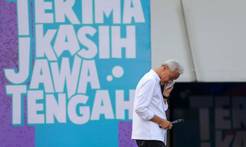 Tangis Haru Ganjar Pranowo Pecah saat Pamitan dengan Ribuan Warga Jawa Tengah