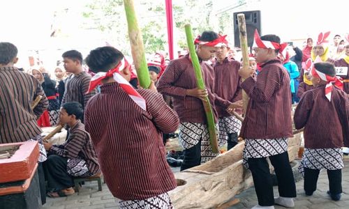 Salut! Belasan Kelompok Milenial Meriahkan Festival Gejog Lesung Barepan Klaten