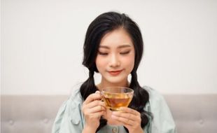 Bolehkah Minum Obat dengan Air Teh, Ini Penjelasannya