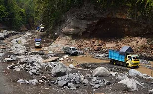 Potret Jalur Alternatif Malang-Lumajang Hasil Swadaya, Dampak Jembatan Putus