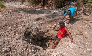 Perjuangan Warga di Boyolali Mencari Air, Buat Lubang di Dasar Sungai Mengering