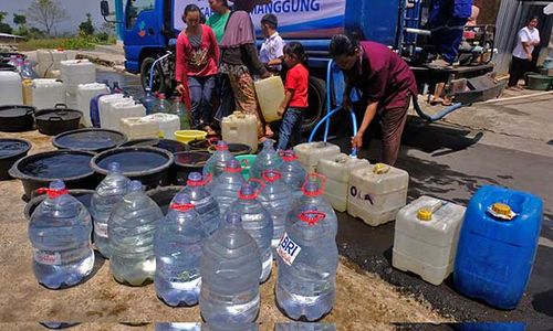 Penyaluran Ribuan Liter Air Bersih ke Wilayah Terdampak Kemarau di Temanggung