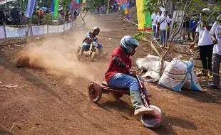 Seru! Aksi Joki Adu Nyali dan Kecepatan pada Lomba Balap Gledekan di Kendal