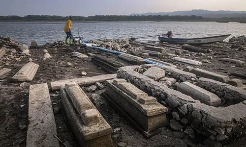 Penampakan Makam Lama Muncul di Waduk Gajah Mungkur Wonogiri saat Kemarau