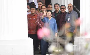 Megawati Tinjau Kondisi Museum Nasional di Jakarta Pascakebakaran