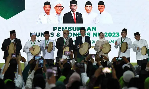 Momen Jokowi Tabuh Rebana Buka Munas Alim Ulama dan Konbes NU di Jakarta