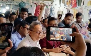 Disebut Sepi karena TikTok, Mendag Kunjungi Pasar Tanah Abang dan Bagikan Uang