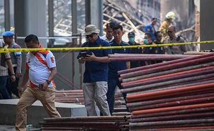 Tim Labfor Polda Metro Jaya Olah TKP Pascakebakaran Museum Nasional di Jakarta