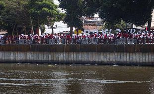 Pembukaan PKKMB Unisri Solo, Mahasiswa Baru Lepaskan 700 Burung dan 15.000 Ikan