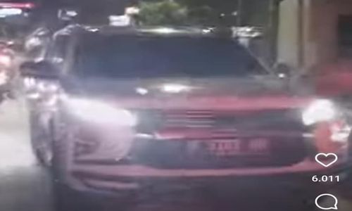 Viral! Pengendara Pajero Ugal-ugalan dan Acungkan Pistol di Kota Semarang