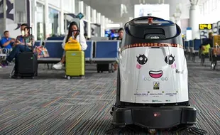 Butet Si Robot Pintar Penjaga Kebersihan di Bandara Kualanamu Deli Serdang